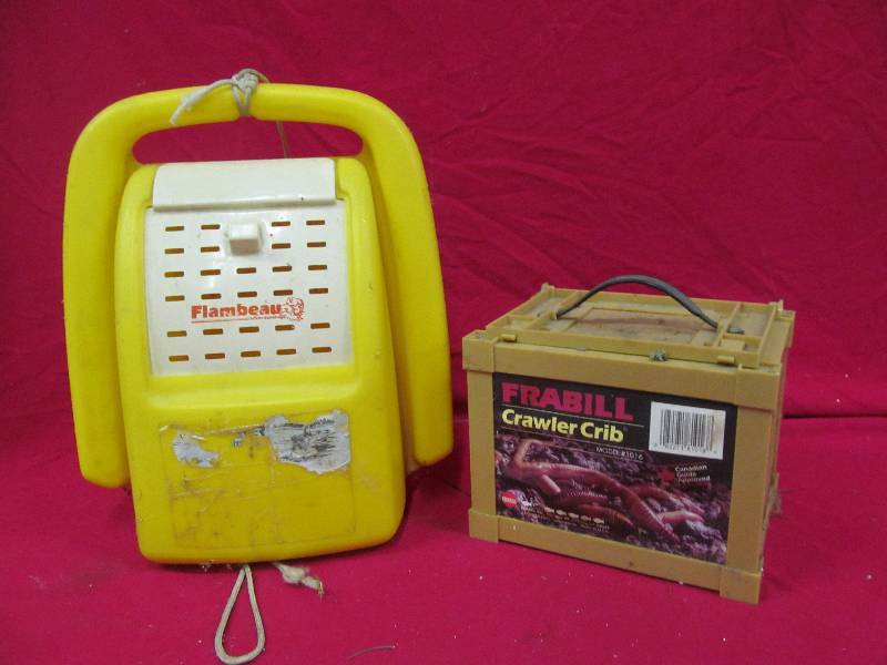 lot 110 image: Minnow BucketCrawler Crib