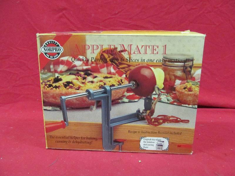 lot 123 image: Apple Mate 1