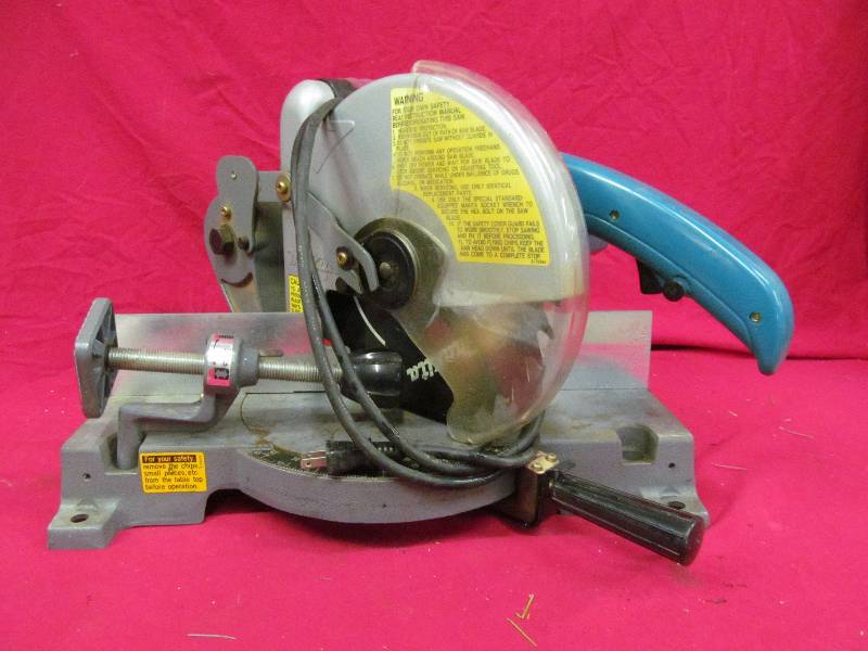 lot 127 image: Makita Saw