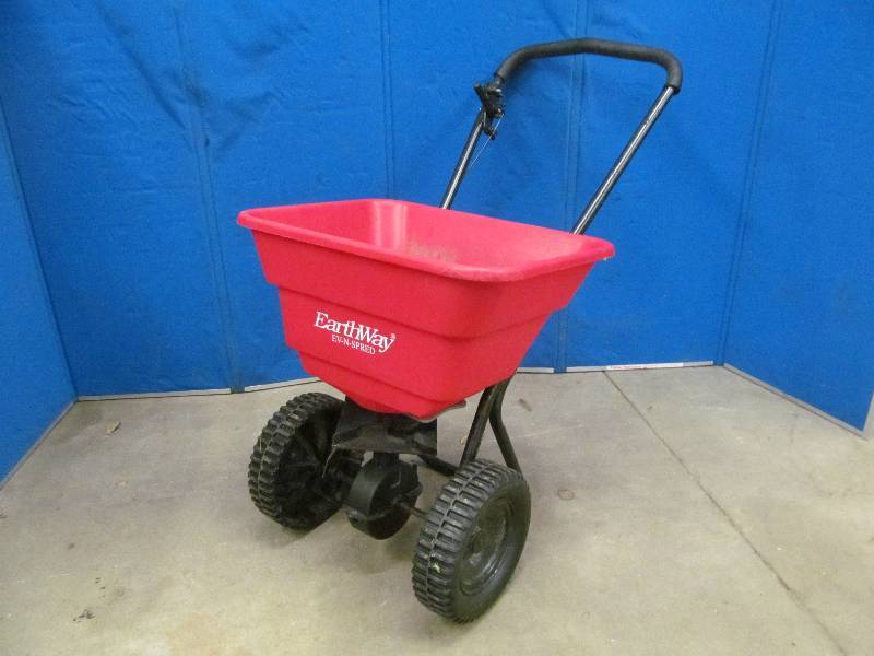 lot 134 image: Lawn Spreader