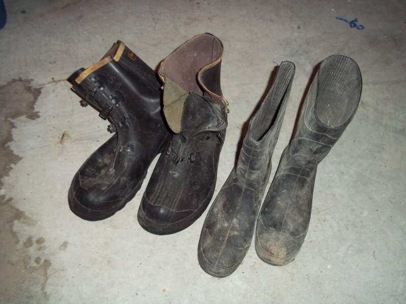2 pair of rubber boots