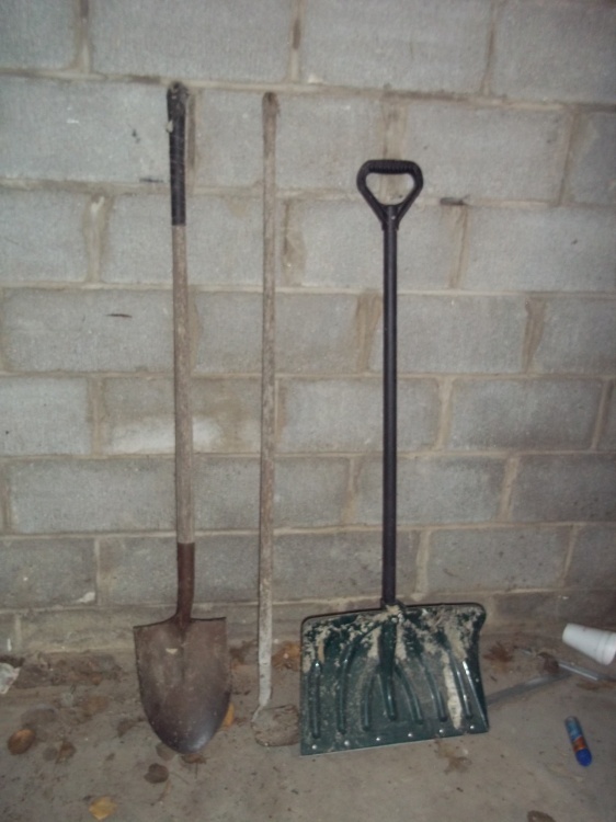 Snow shovel, hoe and pointed shovel