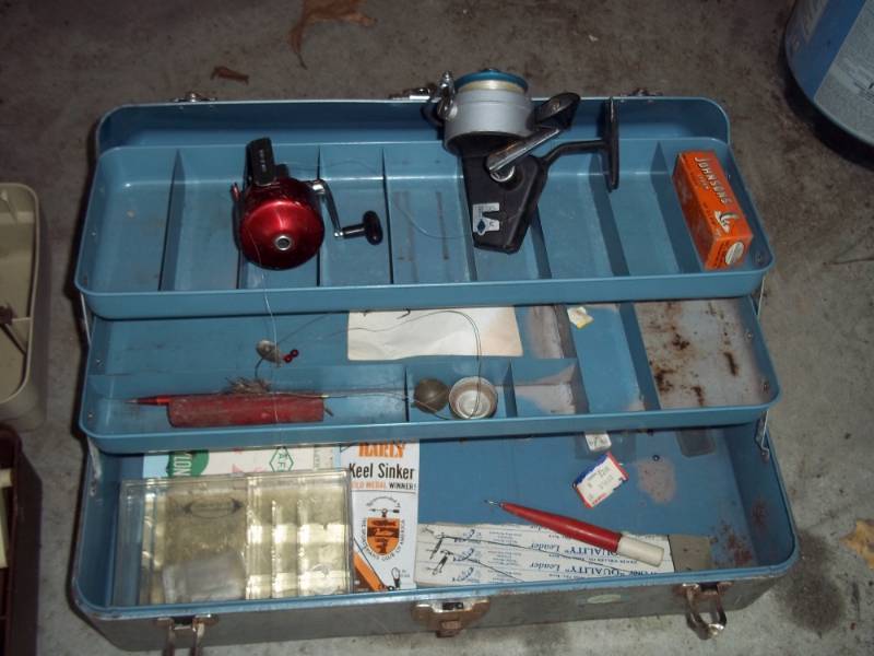 Metal tackle box with tackle