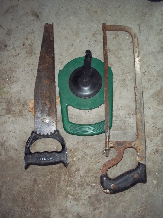 2 saws and measuring tape