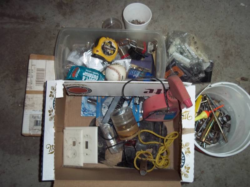 Electrical parts, tape measure, bolts, ext�