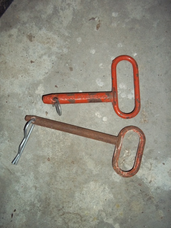 2 hitch pins