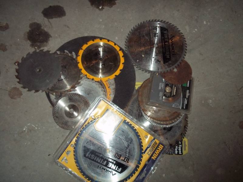 Assortment of saw blades