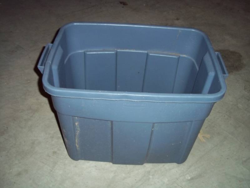 Rubber Maid tote no cover