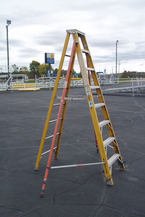Werner 8ft Step ladder model no. 7208 with stabilizer bars