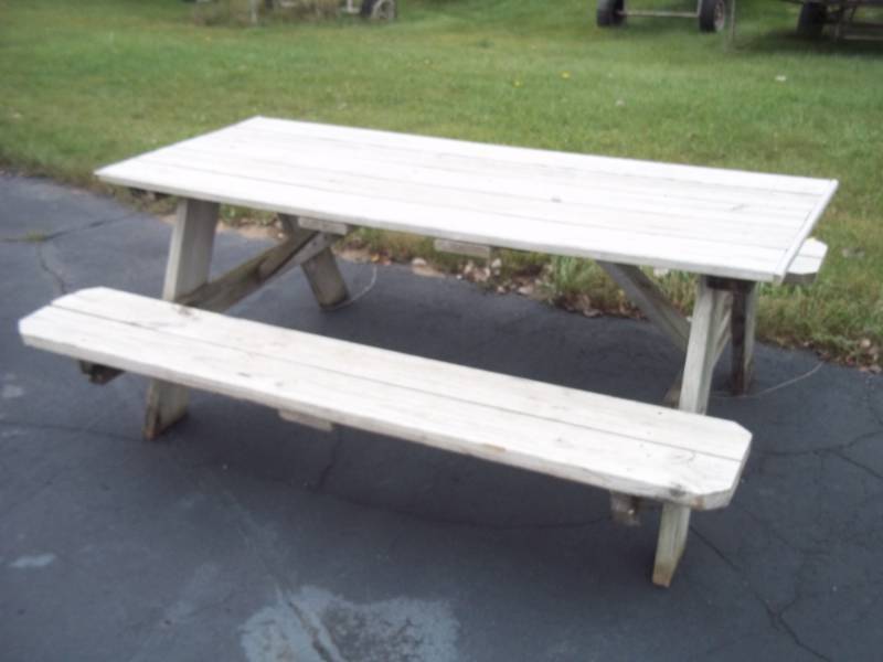 Picnic table