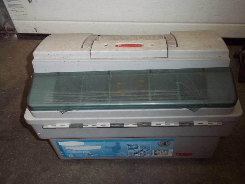 Tackle box with tackle
