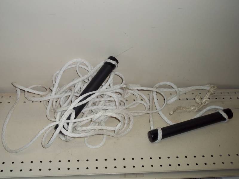 lot 9 image: Ski Rope with extra handle