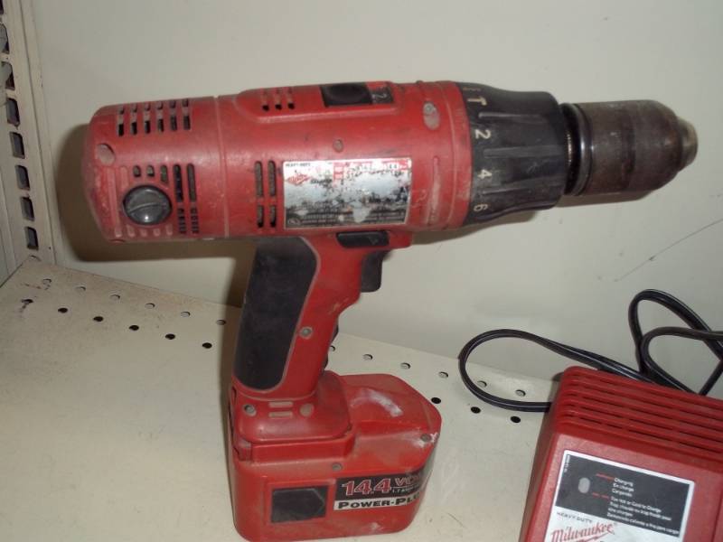 lot 10 image: Pair of Milwaukee 14.4 Cordless Drills with Charger