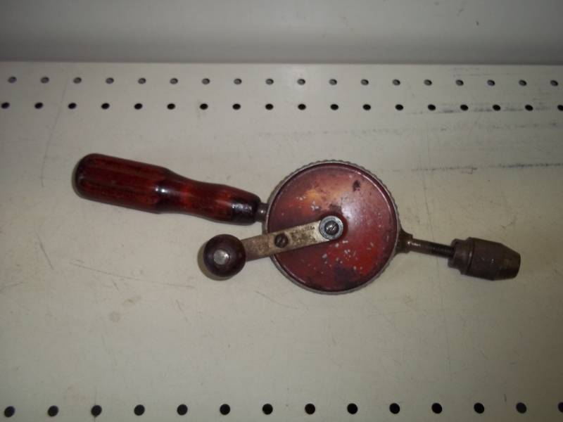 lot 14 image: Vintage Hand Drill