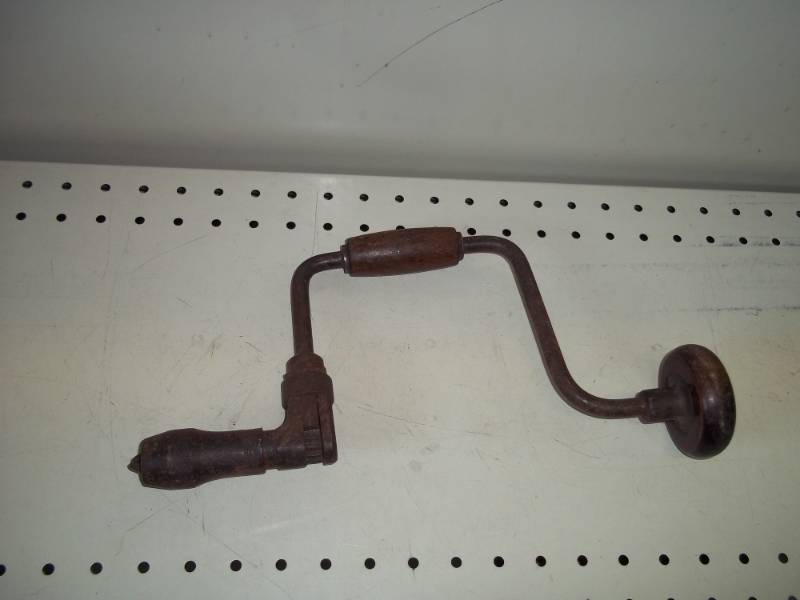 lot 16 image: Vintage Hand Drill