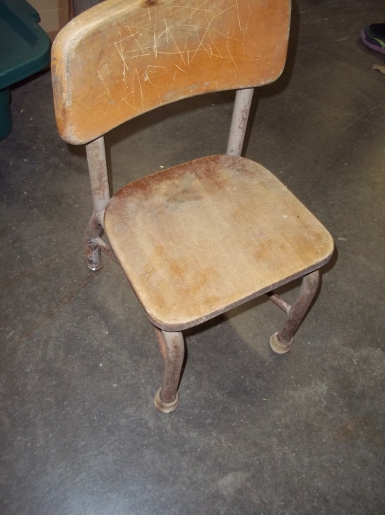 lot 22 image: Antique Childs Chair