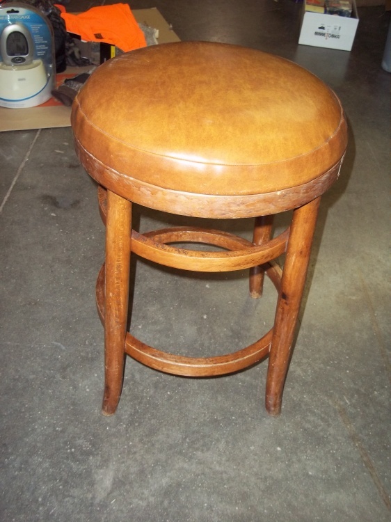 lot 24 image: Padded Stool