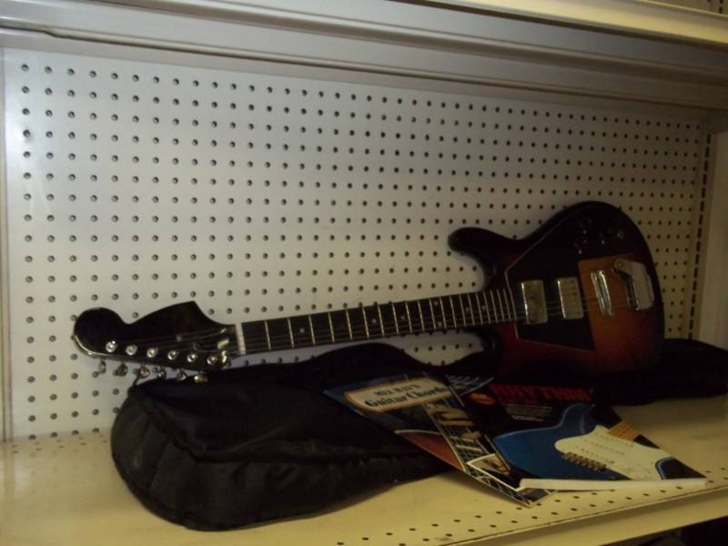 lot 31 image: Electric Guitar with 2 books and case