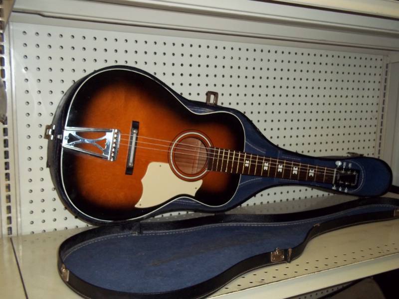 lot 33 image: Vintage Stella 1972 Classic Acoustic Guitar with new strings