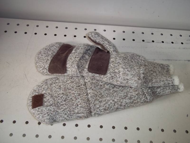 lot 36 image: Pair of Hunting Mittens