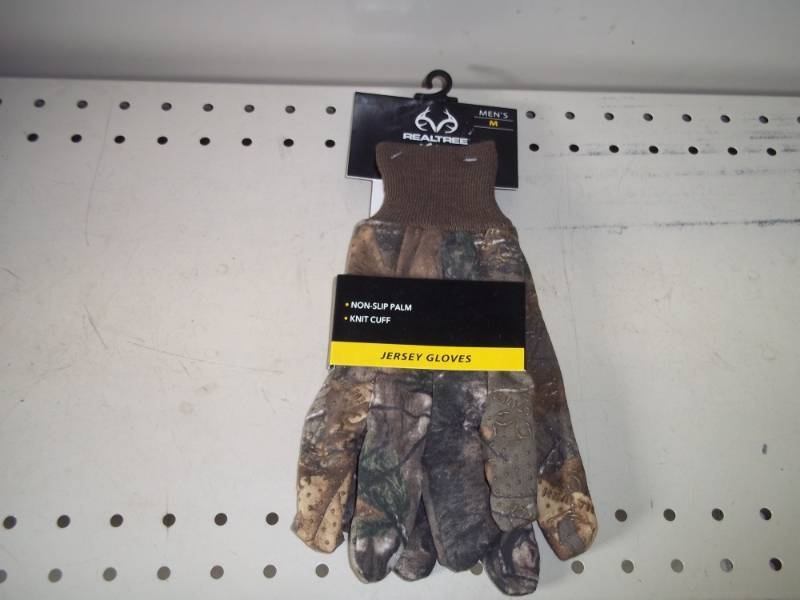 lot 37 image: Pair Medium Camo Gloves