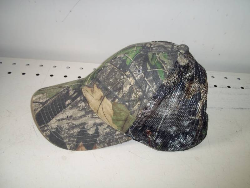 lot 43 image: Camo Hat