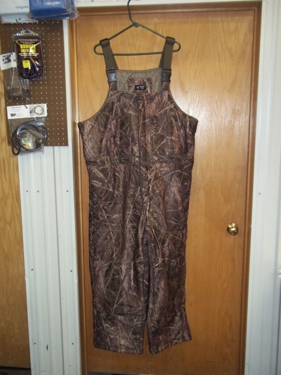lot 44 image: 2XL Insulated Camo Bibs