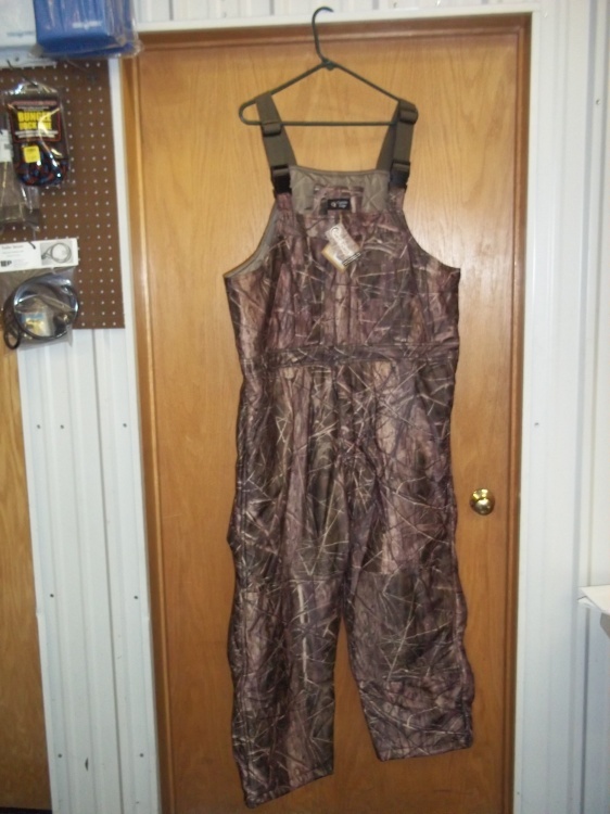 lot 45 image: 2XL Outside Edge Insulated Camo Bibs