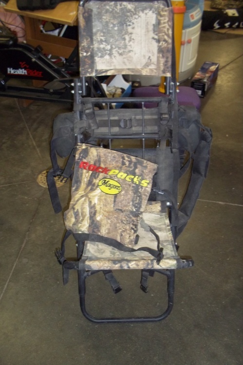 lot 58 image: Camo Back Pack Chair