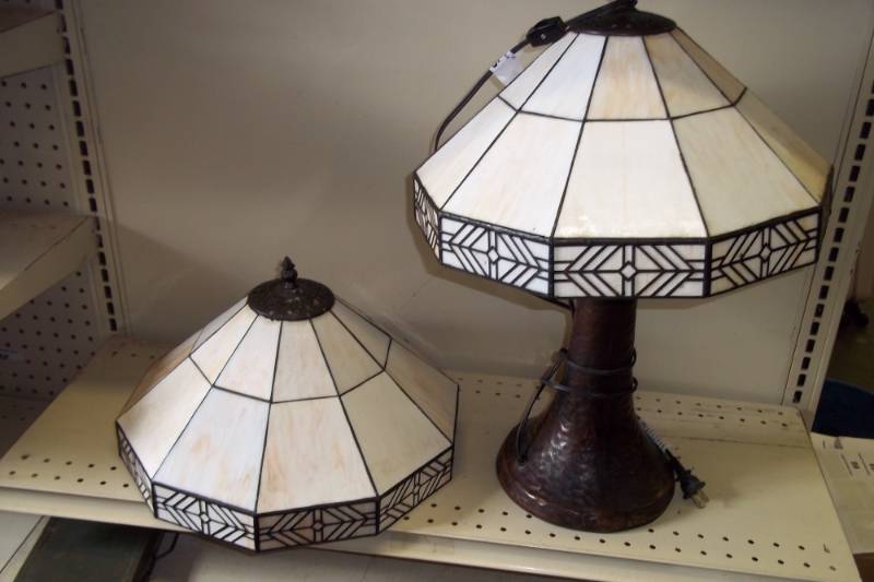 lot 65 image: Heavy Copper Table Lamp with extra Shade