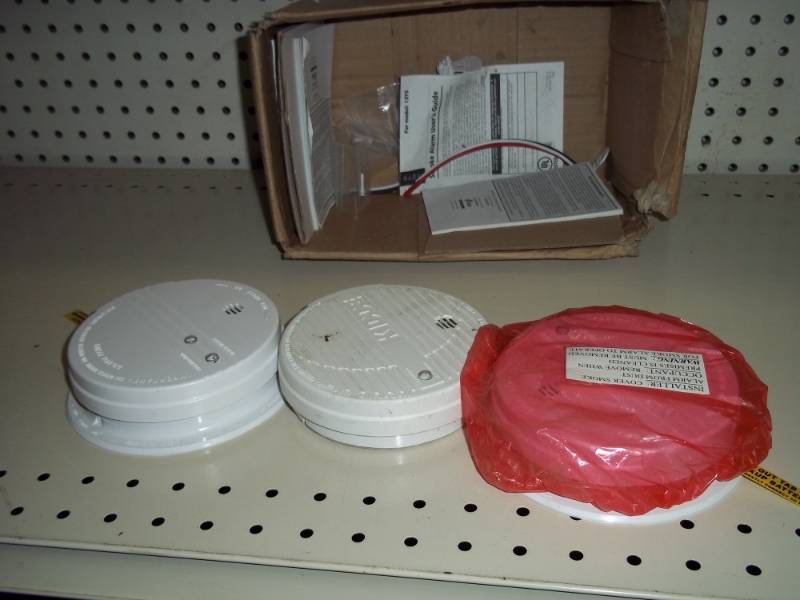 lot 72 image: Lot of 3 Fire Detectors