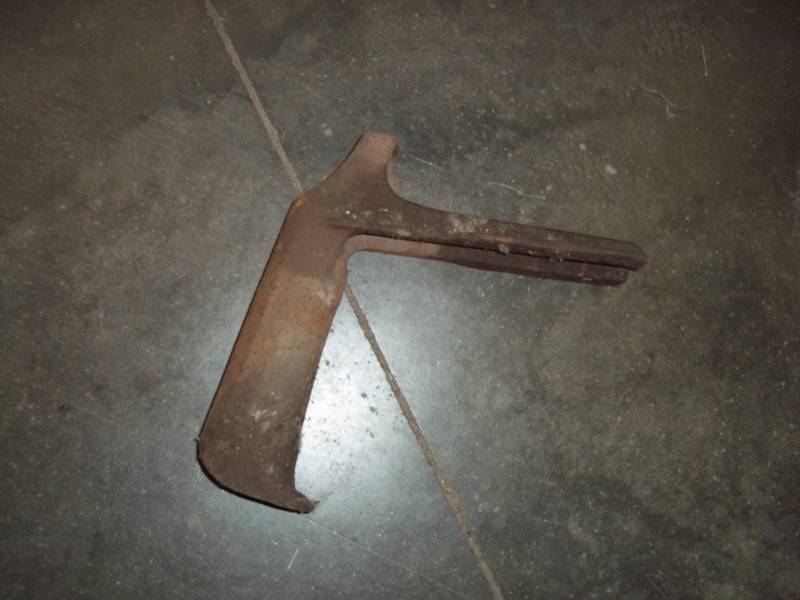lot 80 image: Antique Boat Anchor Bracket