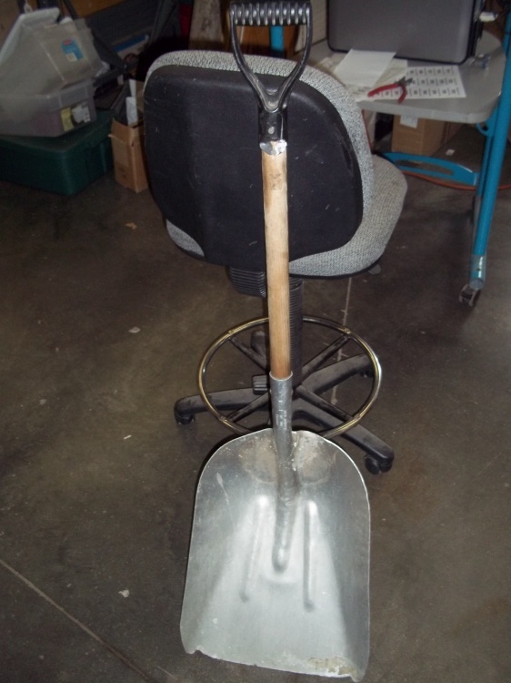 lot 81 image: Alum Scoop Shovel