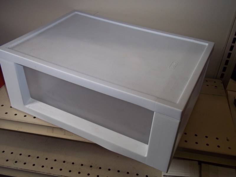 lot 93 image: Sterlite Drawer Tote