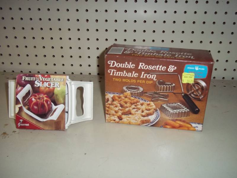 lot 102 image: Double Rosset Iron & Veggie Slicer