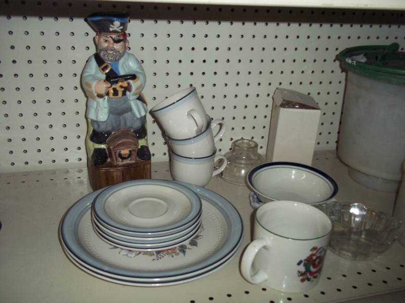 lot 107 image: Dishes, Pirate Dcor, Candle