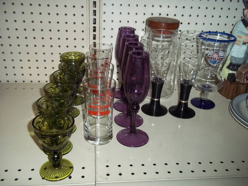 lot 108 image: Land o Lakes Glasses & misc Glassware