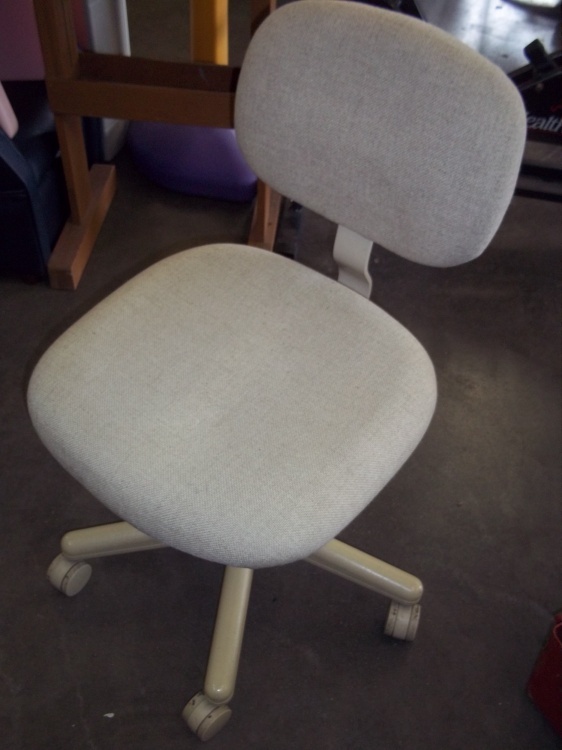 lot 117 image: Beige Office Chair
