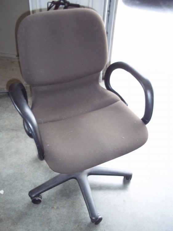 lot 118 image: Brown Office Chair