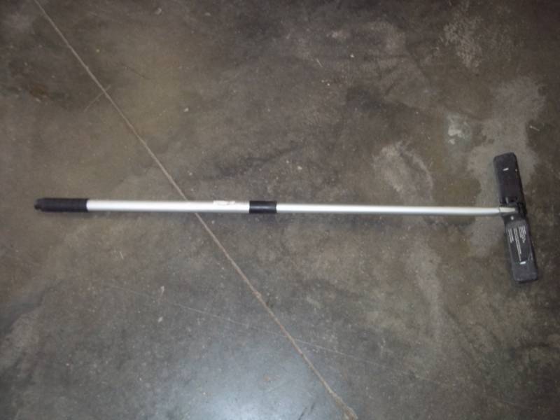 lot 123 image: Magnetic Broom