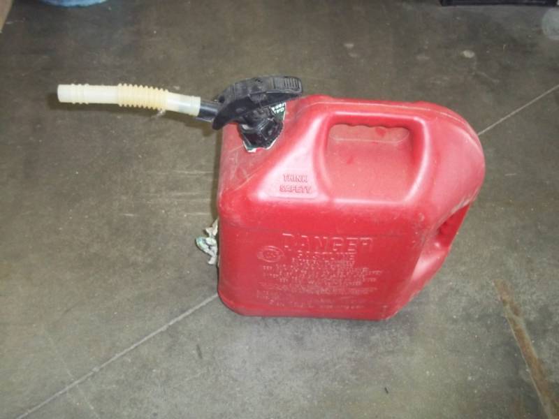 lot 140 image: Gas Can 5 Gal
