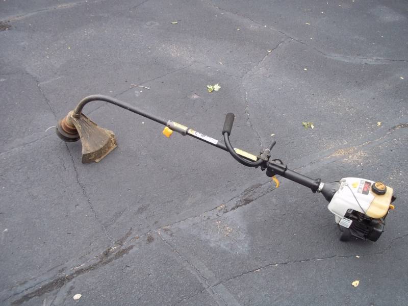 lot 171 image: Robi String Trimmer