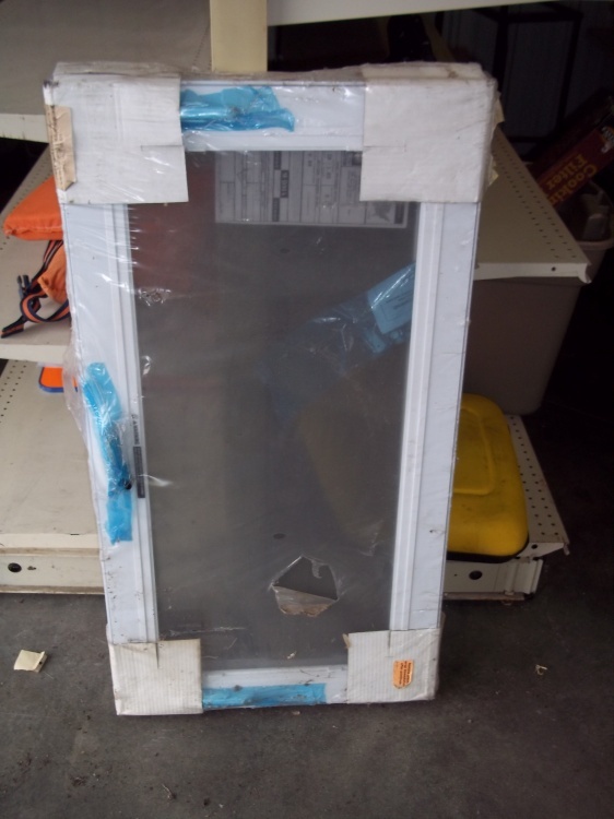 lot 176 image: Crank out window 39 x 21
