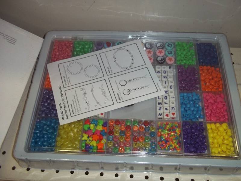 lot 182 image: plenty of beads