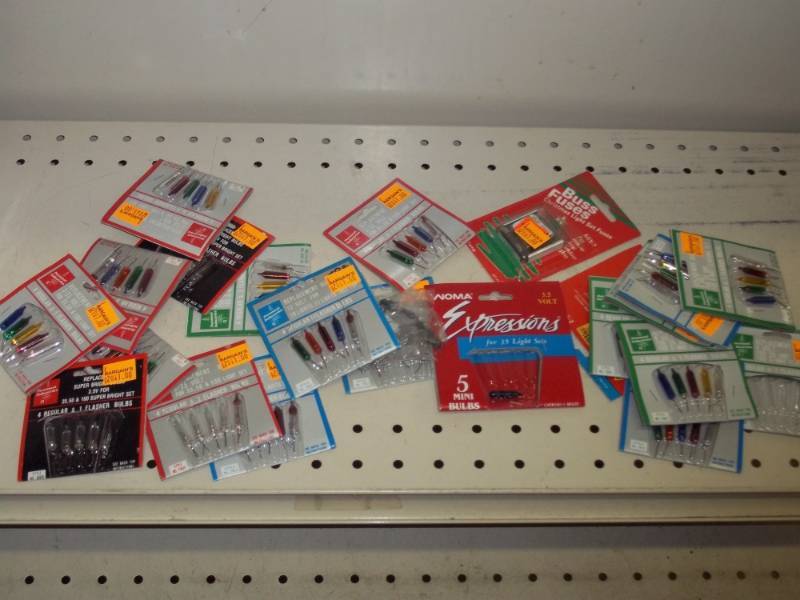 lot 183 image: box of Christmas light replacement bulbs