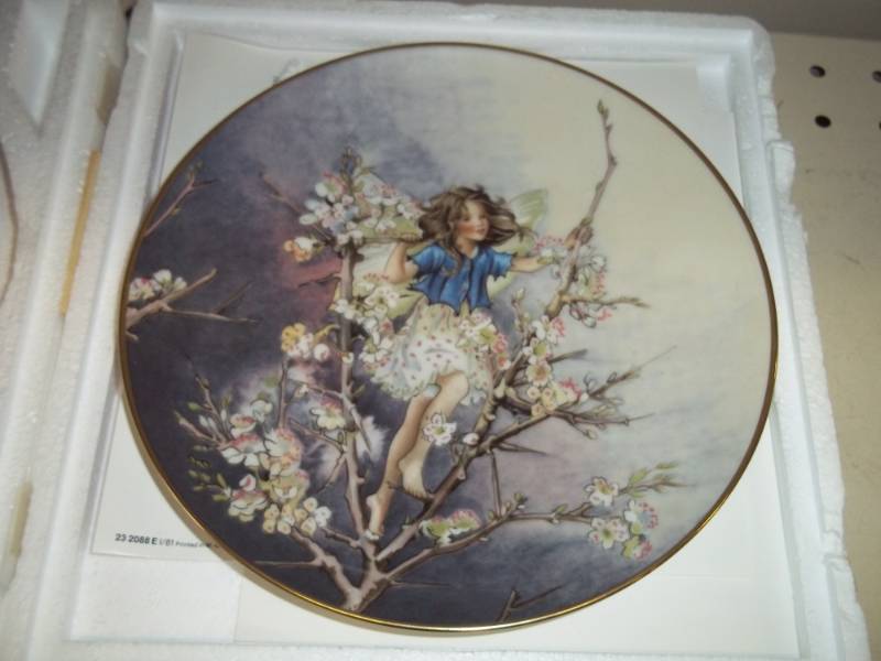 lot 221 image: Collector Plate The Blackthorn Fairy