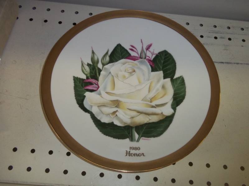 lot 225 image: Collector Plate Love Honor Cherish 1980