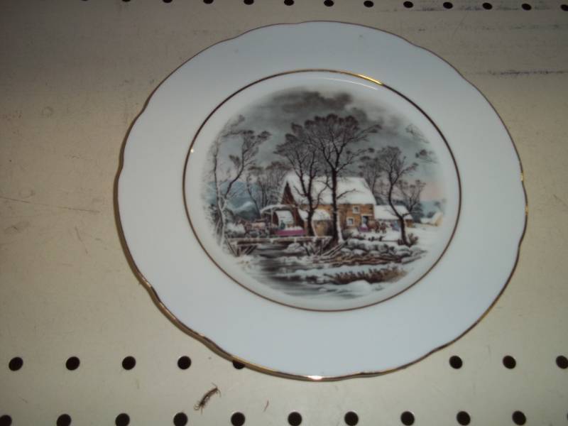 lot 236 image: Collector Plate Avon  1977