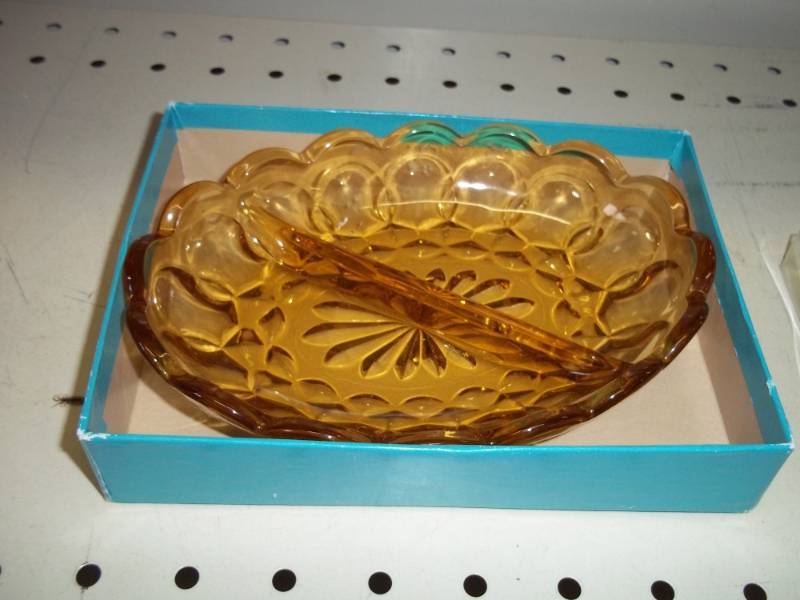 lot 238 image: Candy dish