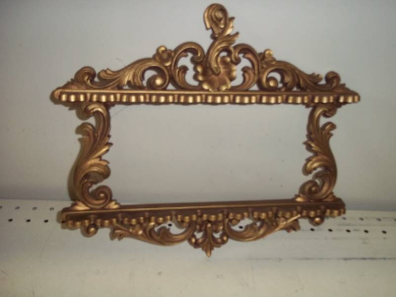 lot 239 image: Spoon rack